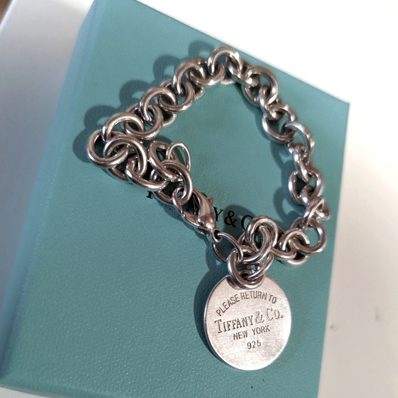 Tiffany & Co. Jewelry - Tiffany and Co, Return to Tiffany Circle Tag Pendant Bracelet